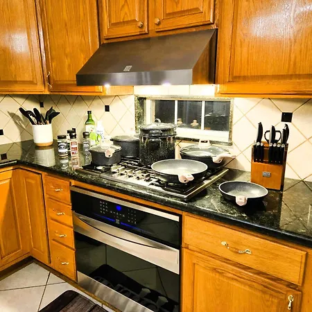 Luxury Home With Gourmet Kitchen - 3 Miles To A&M, Sleeps 14